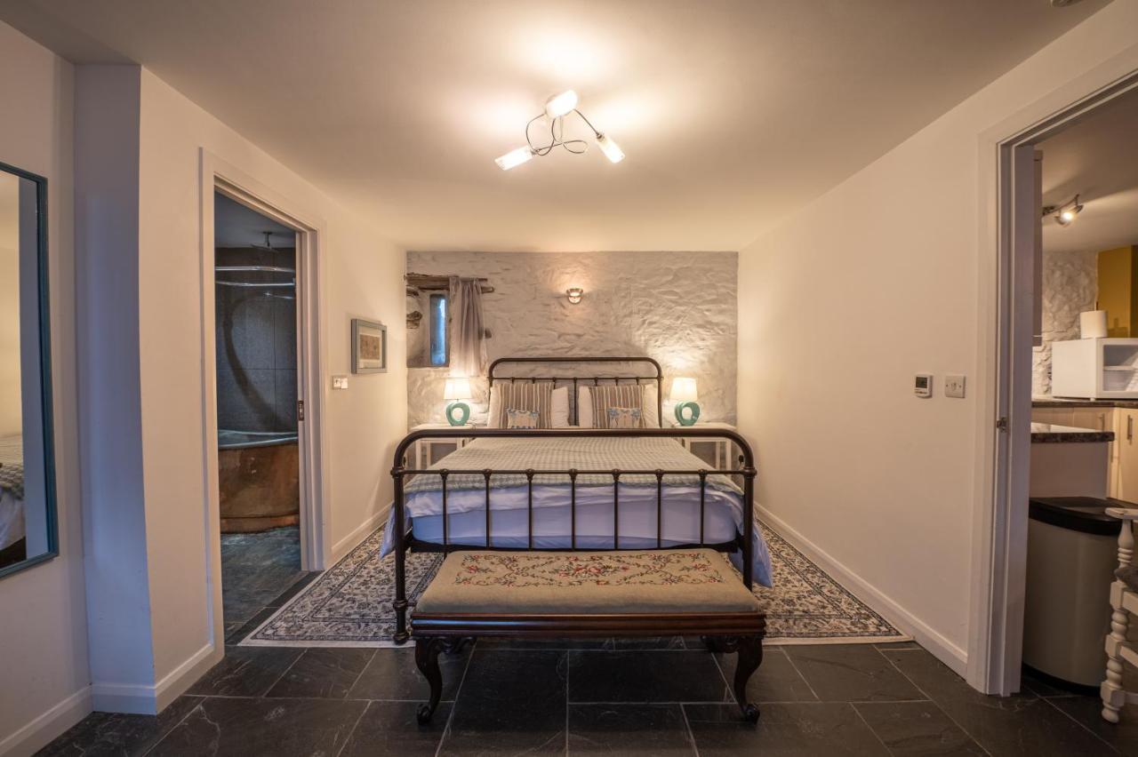 St Davids Hideaway With Roll-Top Bath & Log Burner Luaran gambar